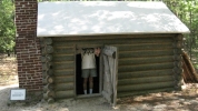 PICTURES/Petersburg Battlefield - Petersburg, VA/t_Confederate Battery Eight Soldiers Hut2.jpg